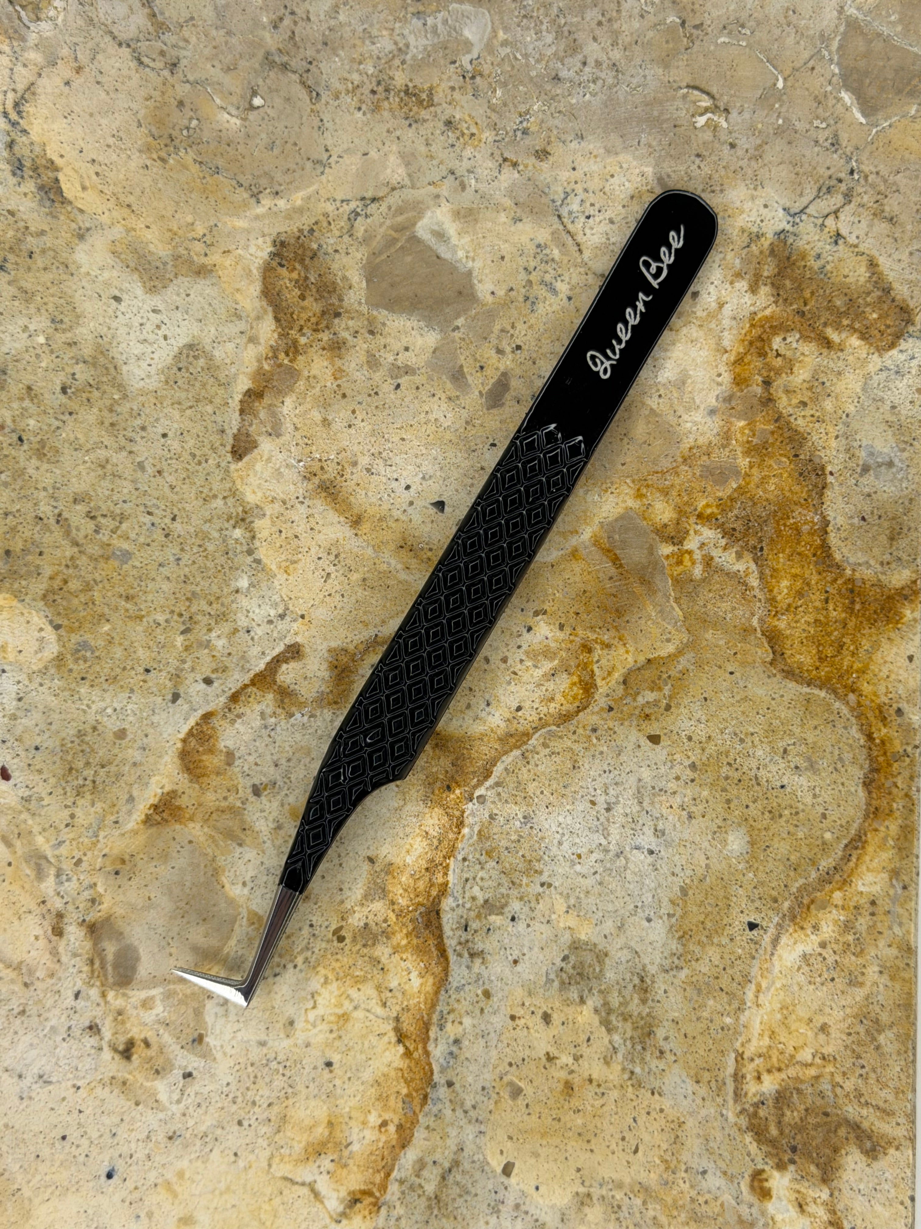 Queen B | Pick up Tweezer | Black